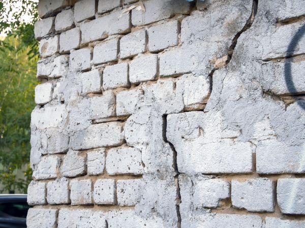 Cracked Brick Wall Repair in Zionsville